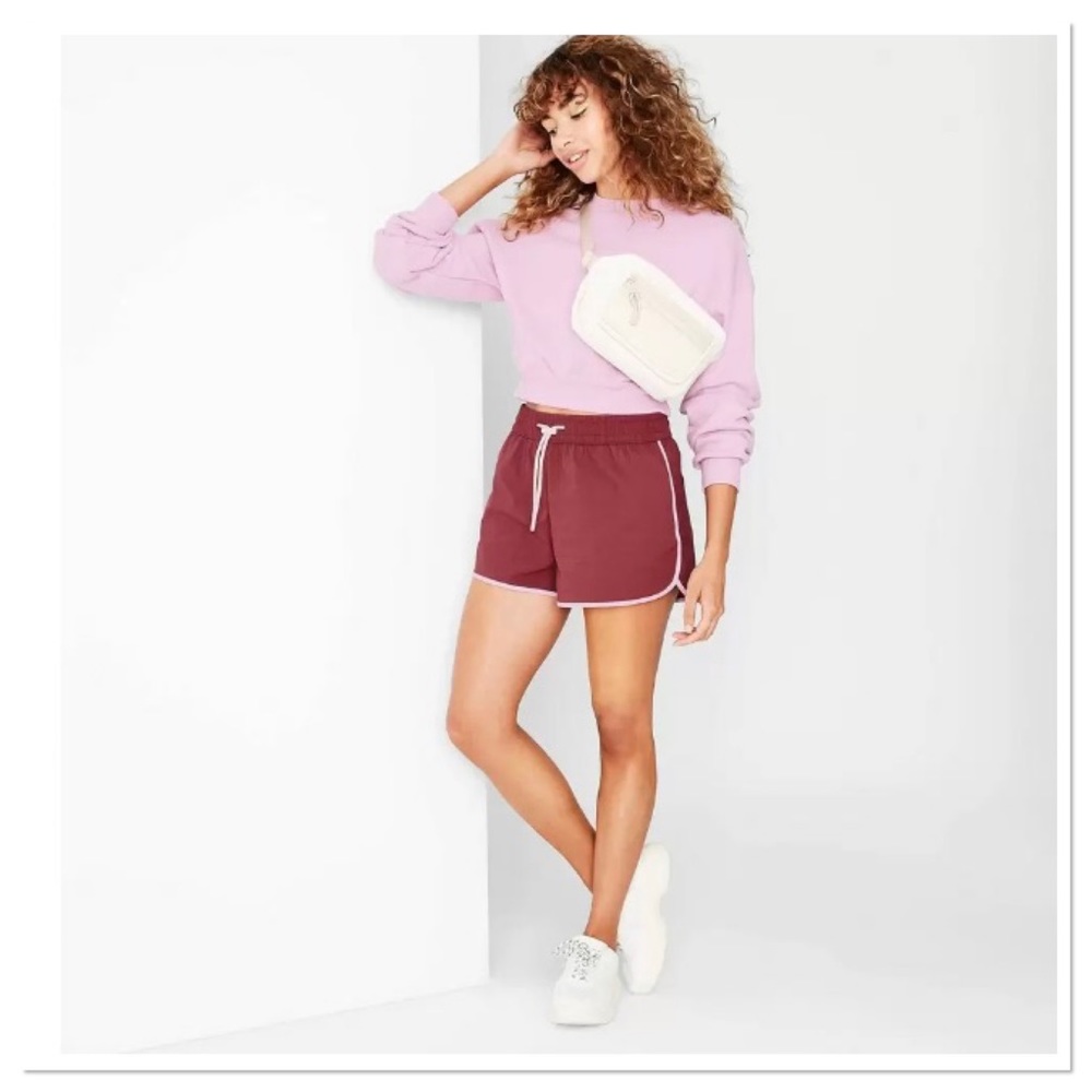 Women’s Woven Dolphin Shorts Wild Fable